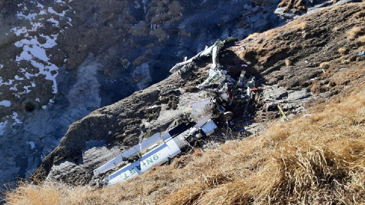 मुस्ताङको थासाङबाट दुर्घटनाग्रस्त जहाजका भग्नावशेष सङ्कलन